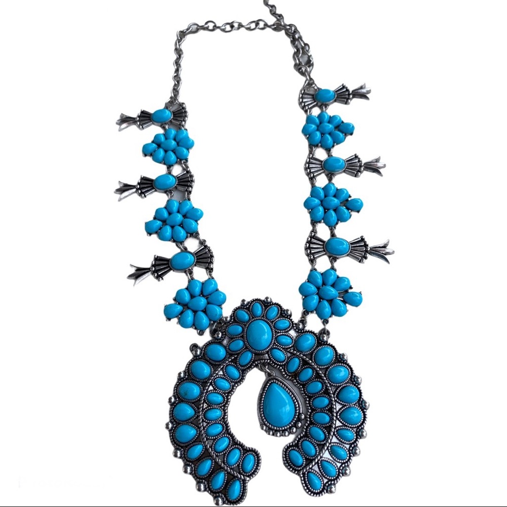 Faux Turquoise ❤️❤️SQUASH BLOSSOM NECKLACE❤️❤️